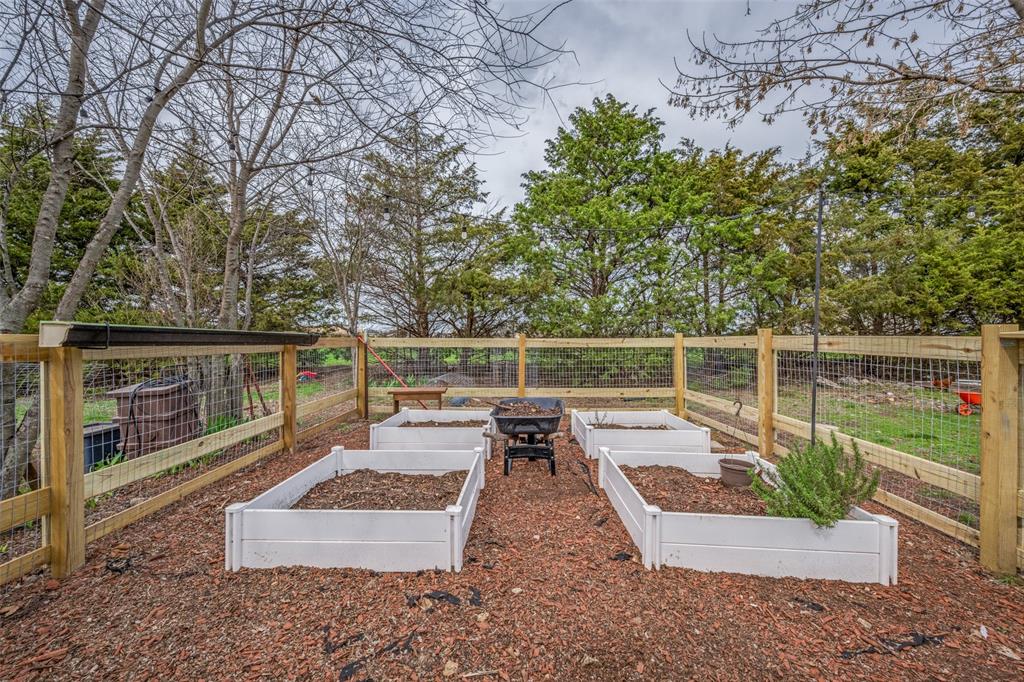6482 County Road 321 Valley View, TX 76272 - Photo 25 of 40