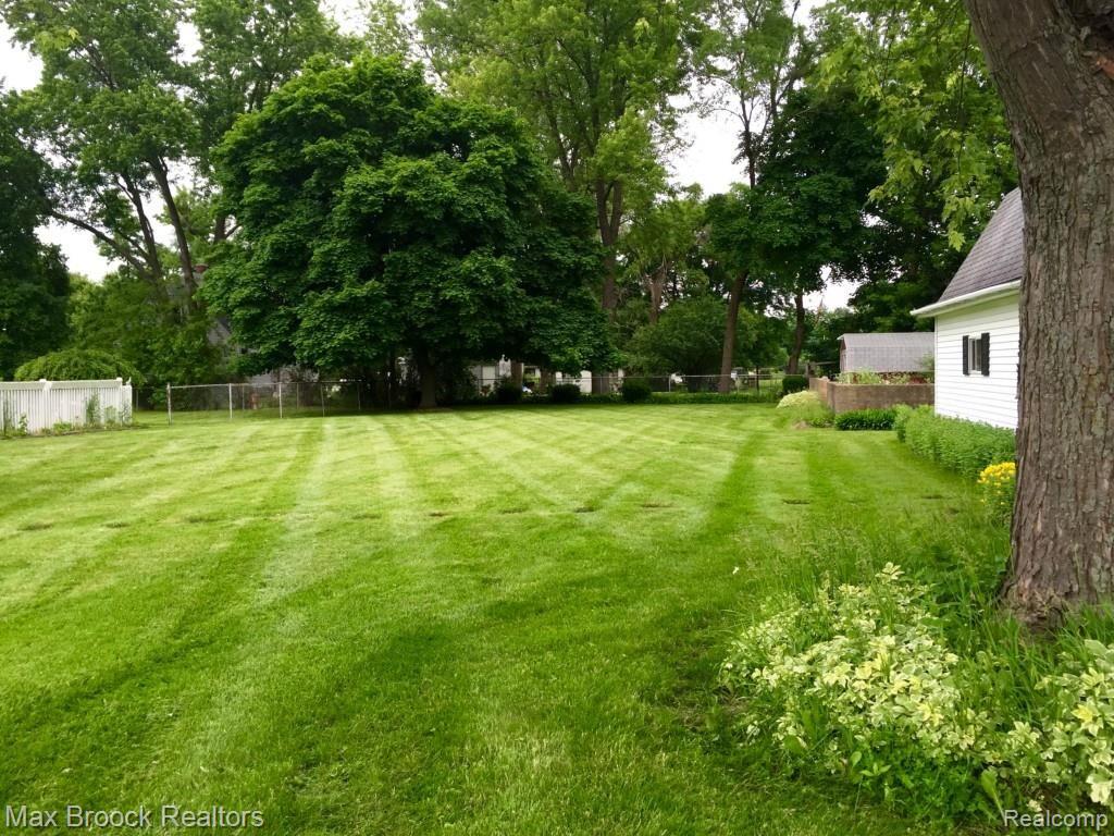 3013 South Genesee Road Burton, MI 48519 - Photo 29 of 34 IMG_0663.jpg