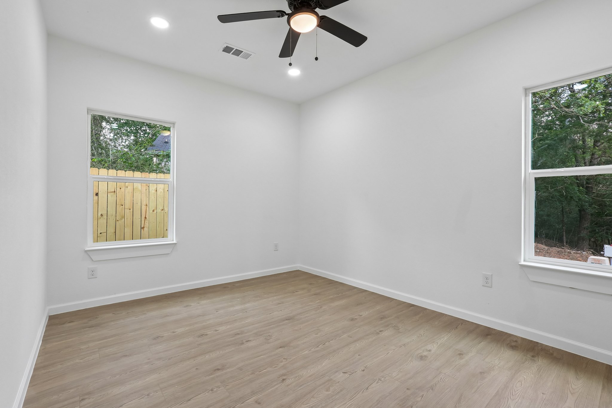 210 Flint Ridge Street Bastrop, TX 78602 - Photo 30 of 40 an empty room with a window