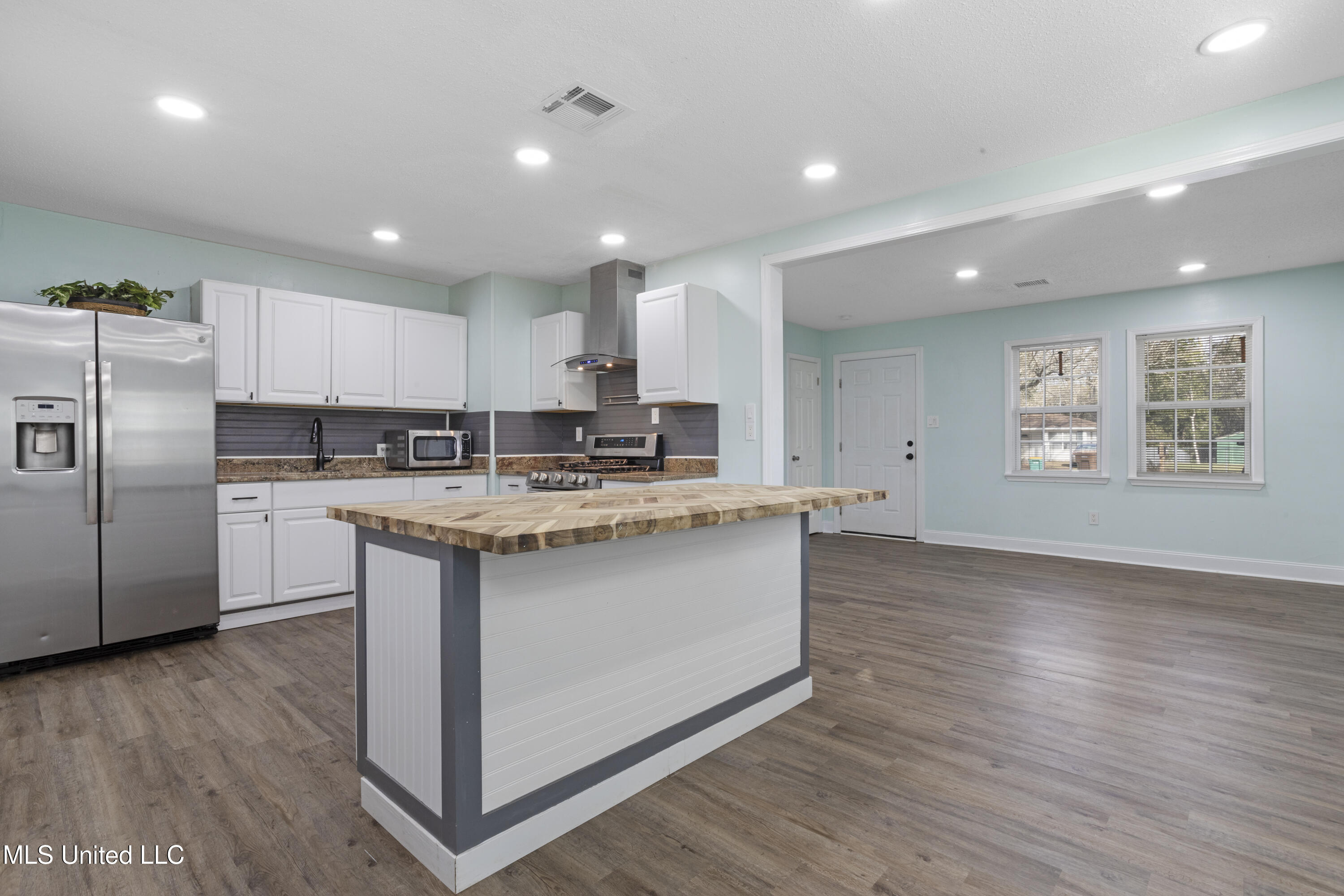 1158 East Old Pass Road Long Beach, MS 39560 - Photo 4 of 25 009