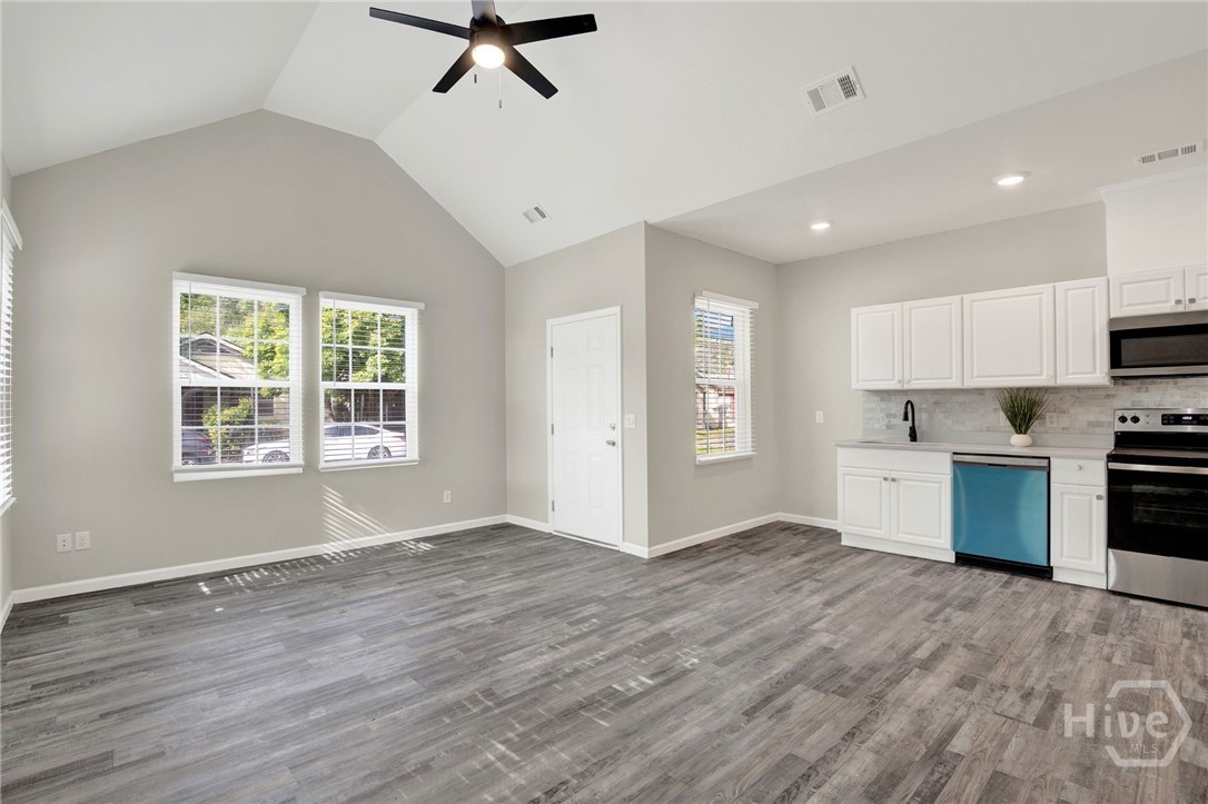 2016 Eppinger Street Savannah, GA 31415 - Photo 5 of 34