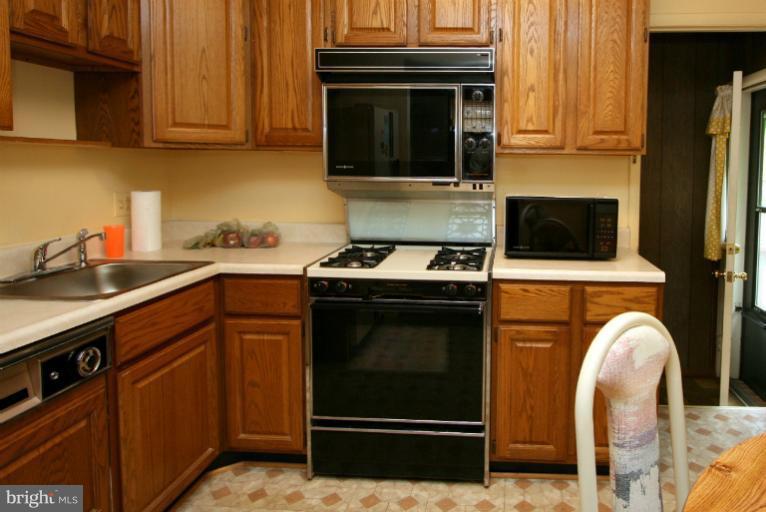 105 Hannes Street Silver Spring, MD 20901 - Photo 12 of 17 KITCHEN VIEW 1