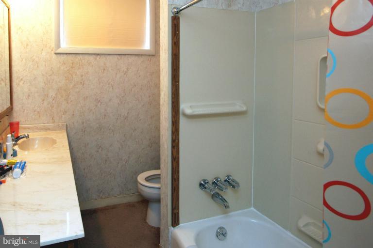 105 Hannes Street Silver Spring, MD 20901 - Photo 15 of 17 FULL BATH MAIN LEVEL