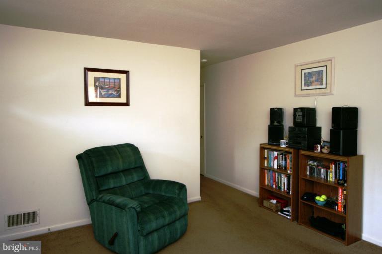 105 Hannes Street Silver Spring, MD 20901 - Photo 7 of 17 LIVING ROOM VIEW 2