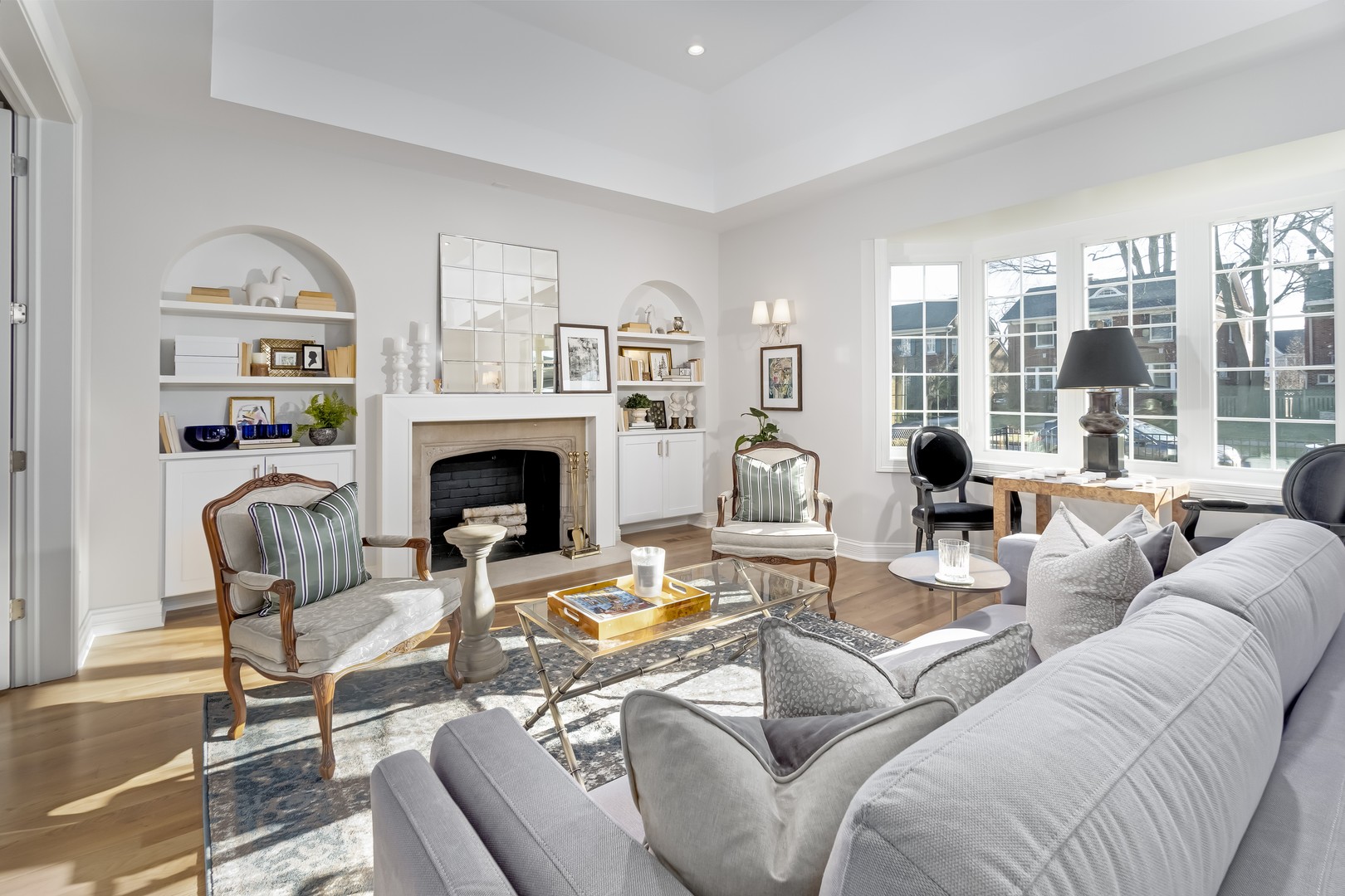 2515 Jackson Avenue Evanston, IL 60201 - Photo 2 of 34