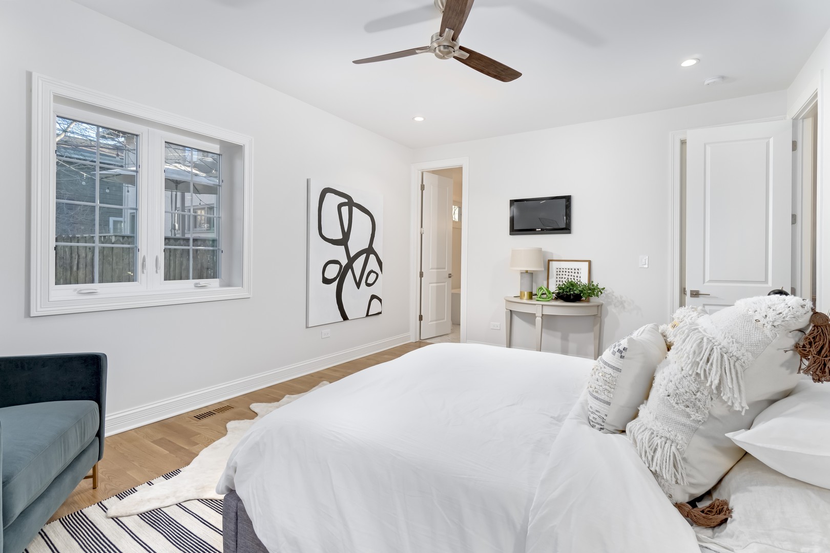 2515 Jackson Avenue Evanston, IL 60201 - Photo 13 of 34