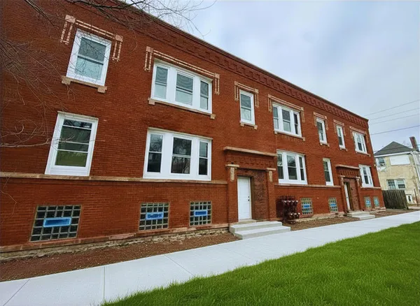 $1,800 | 243 West 74th Street, Unit 1, Chicago, IL 60621