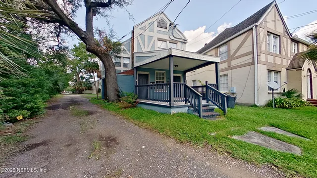 a view of a house with a yard
