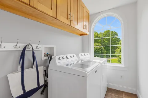 $1,375,000 | 8 Heron Way, Stratham, NH 03885