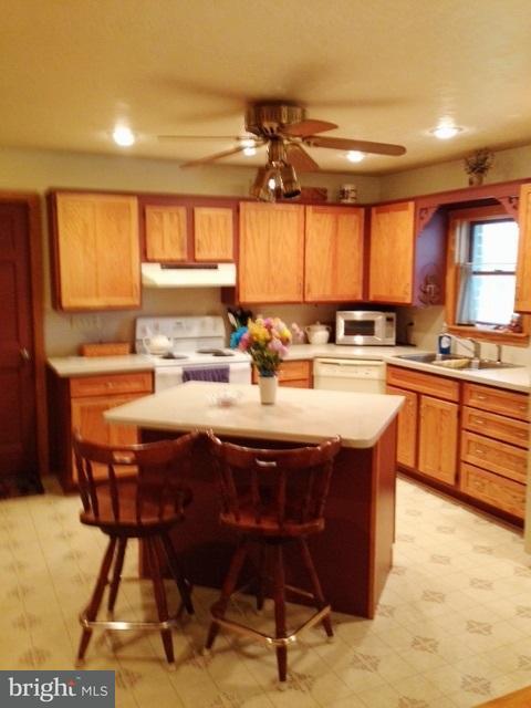390 Little Creek Road Spring Grove, PA 17362 - Photo 4 of 23