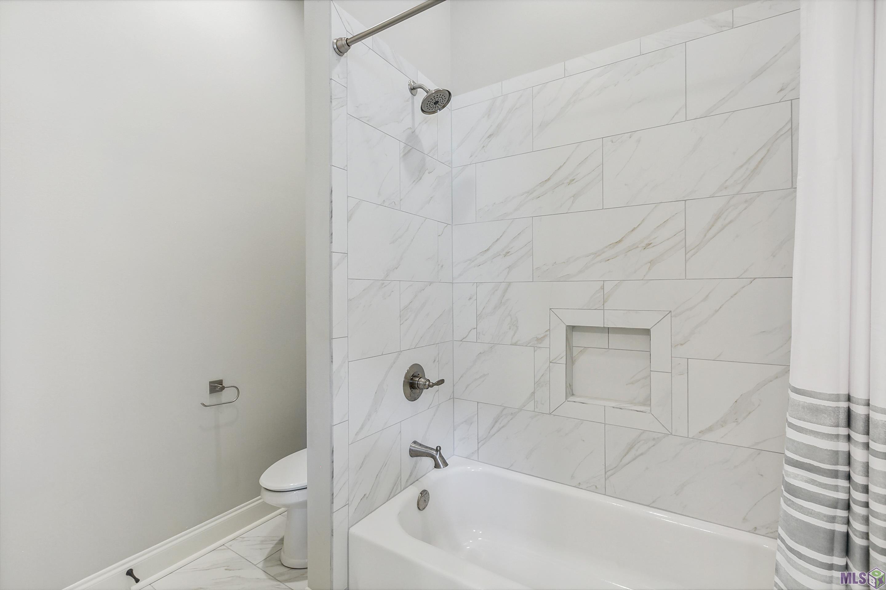 1632 Elm Row Lane Baton Rouge, LA 70810 - Photo 14 of 19 2nd bath