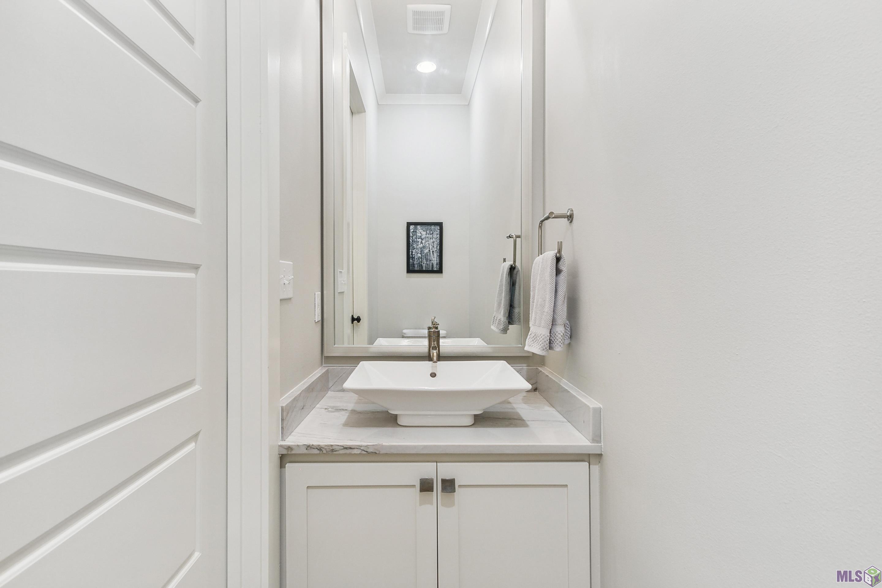 1632 Elm Row Lane Baton Rouge, LA 70810 - Photo 16 of 19 Powder Room
