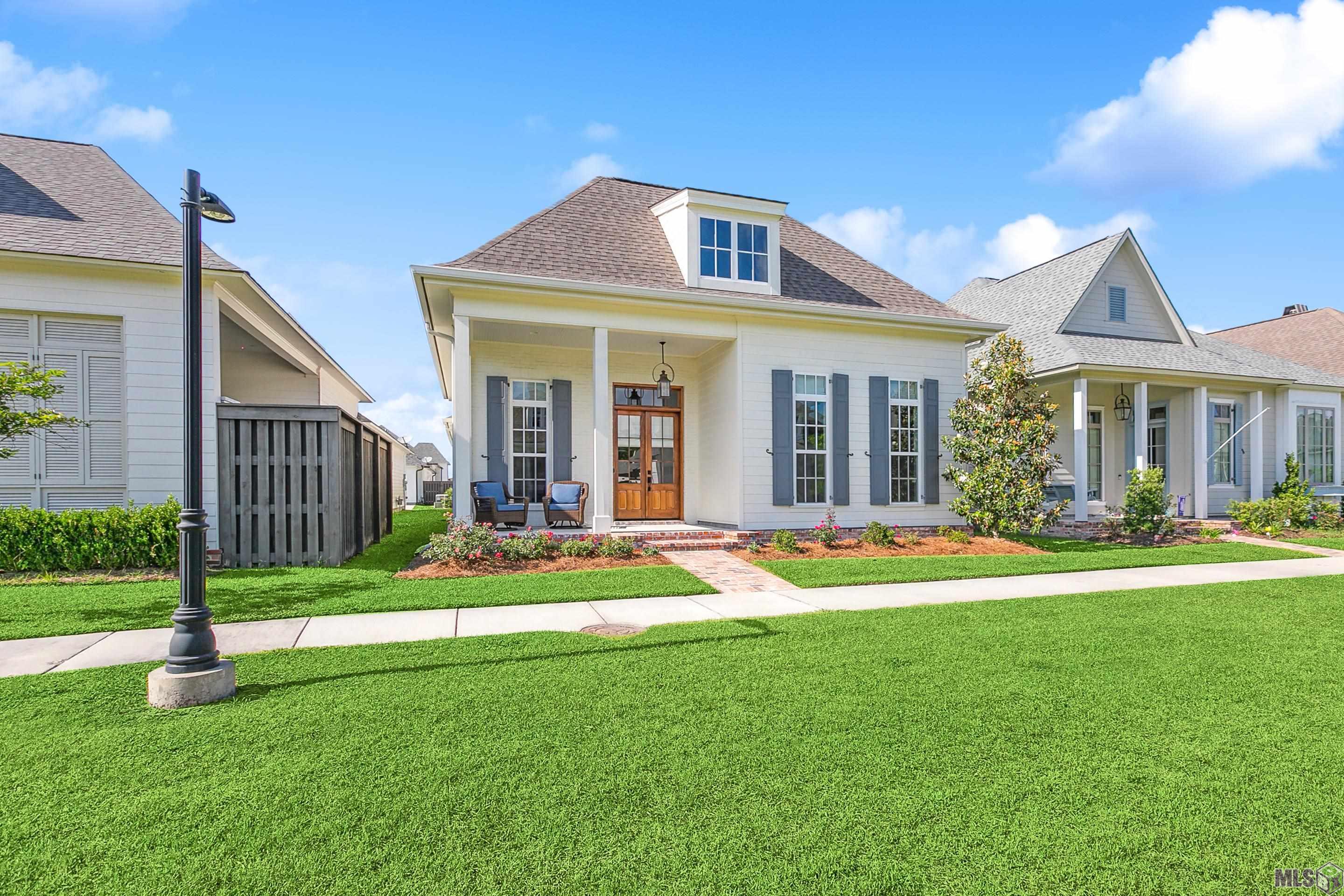 1632 Elm Row Lane Baton Rouge, LA 70810 - Photo 2 of 19 Front overlooks large green space