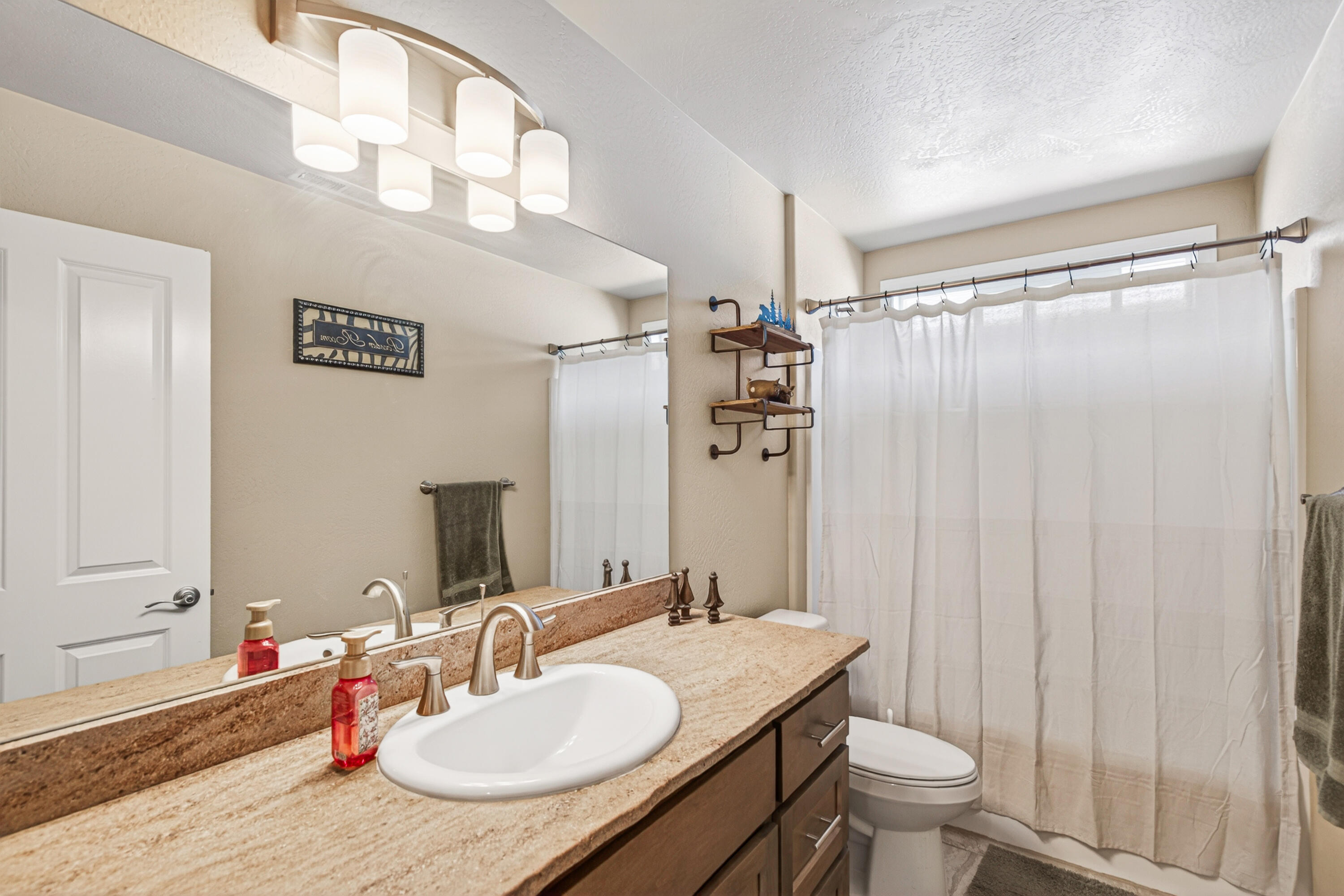 1922 Modena Lane Medford, OR 97501 - Photo 14 of 24