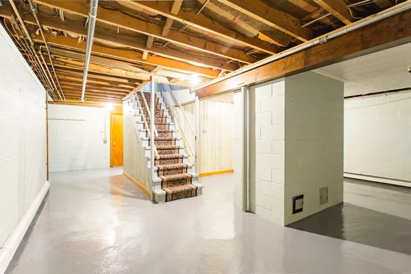 a view of entryway with a front door