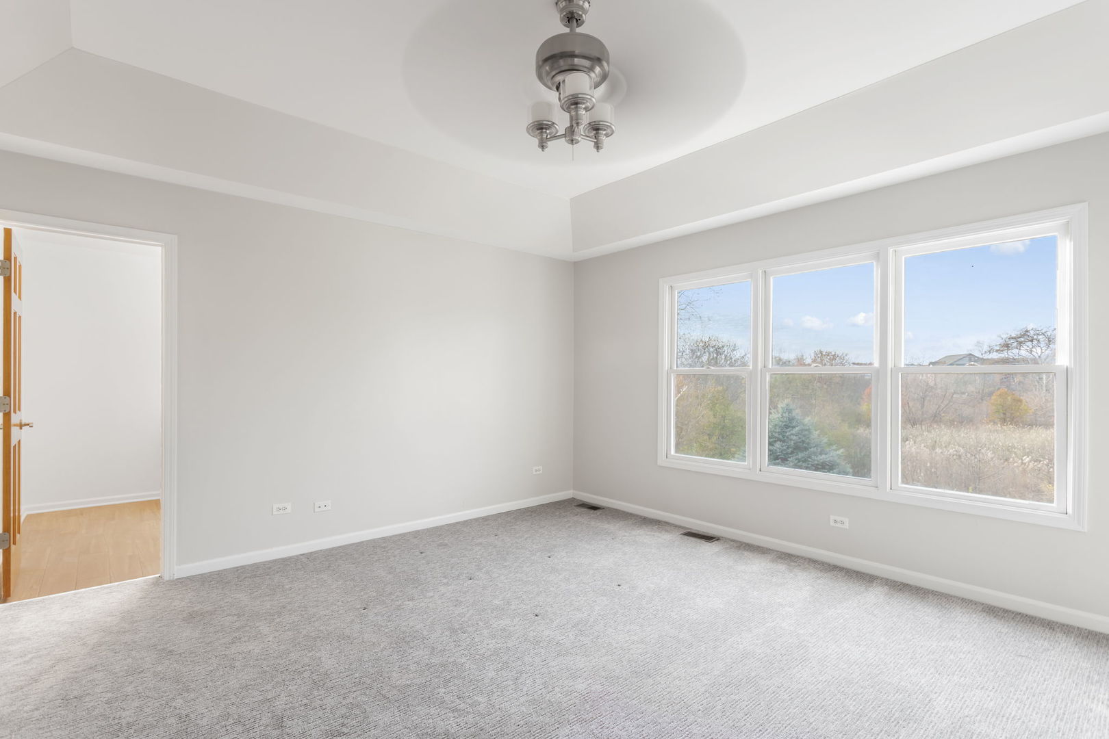 537 Arbor Lane Oswego, IL 60543 - Photo 19 of 33 a view of an empty room with a window