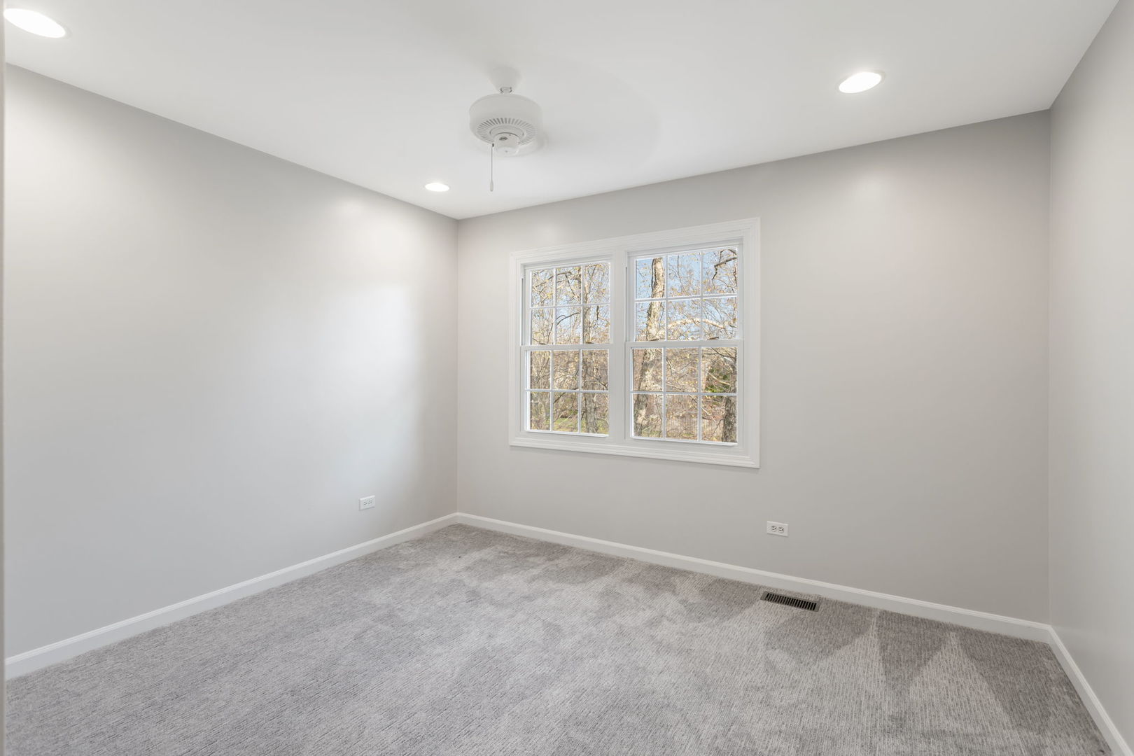 537 Arbor Lane Oswego, IL 60543 - Photo 23 of 33 an empty room with windows