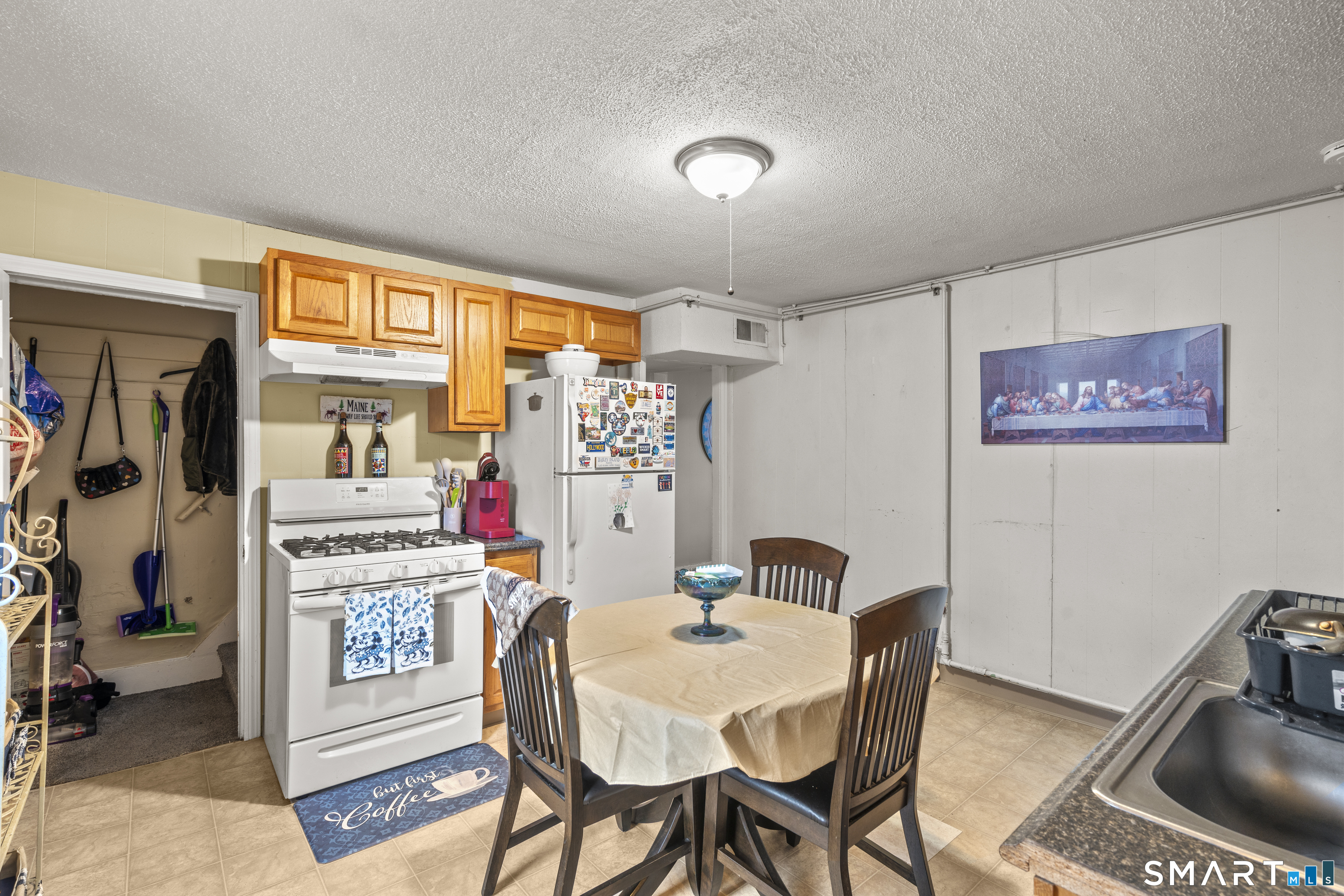 148 Pleasant Street Enfield, CT 06082 - Photo 14 of 40