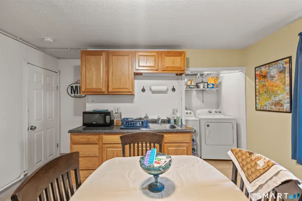 $500,000 | 148 Pleasant Street, Enfield, CT 06082