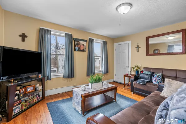 $500,000 | 148 Pleasant Street, Enfield, CT 06082