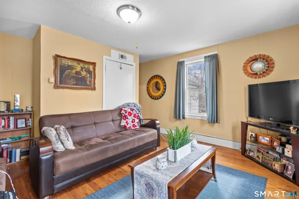 $500,000 | 148 Pleasant Street, Enfield, CT 06082