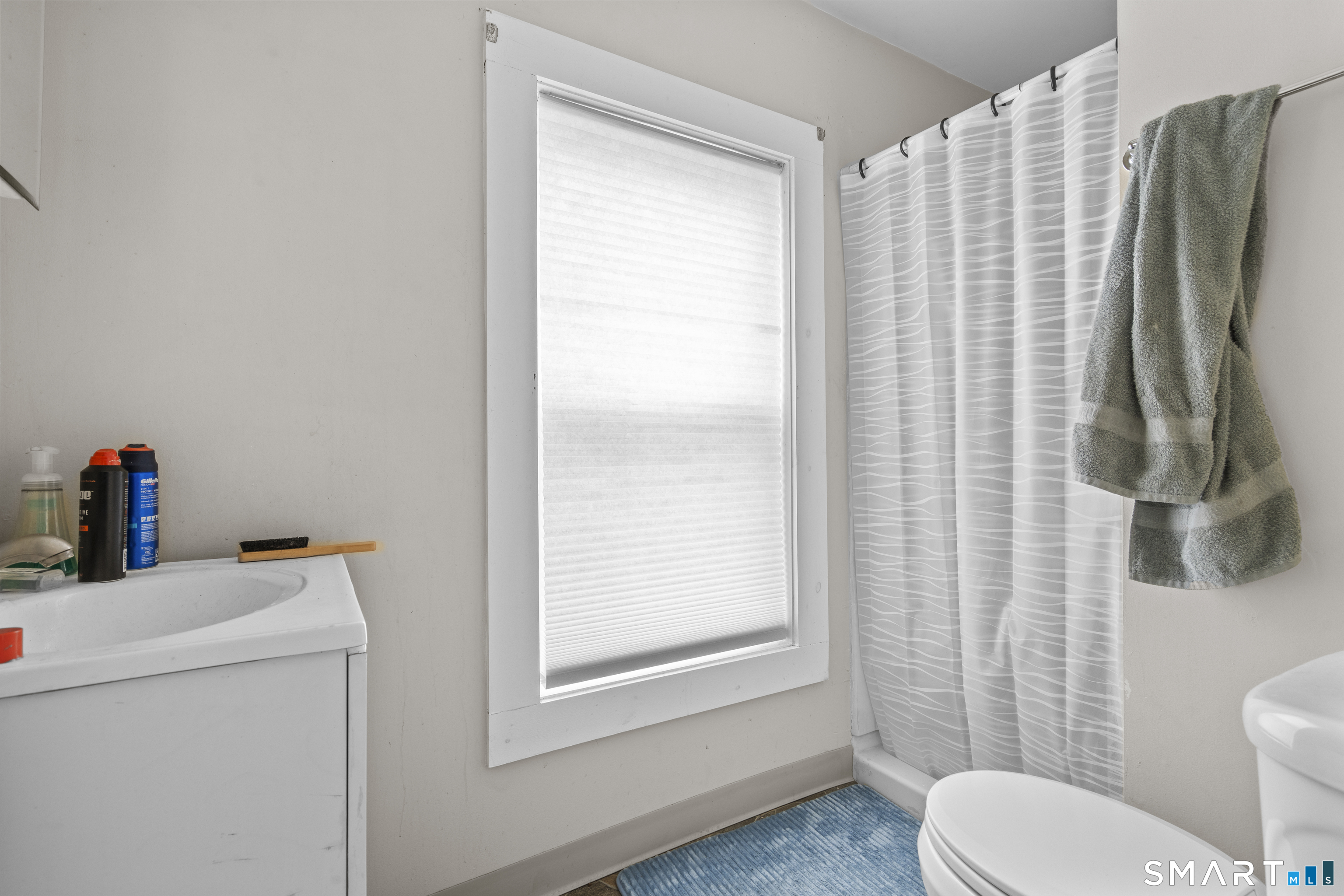 148 Pleasant Street Enfield, CT 06082 - Photo 25 of 40