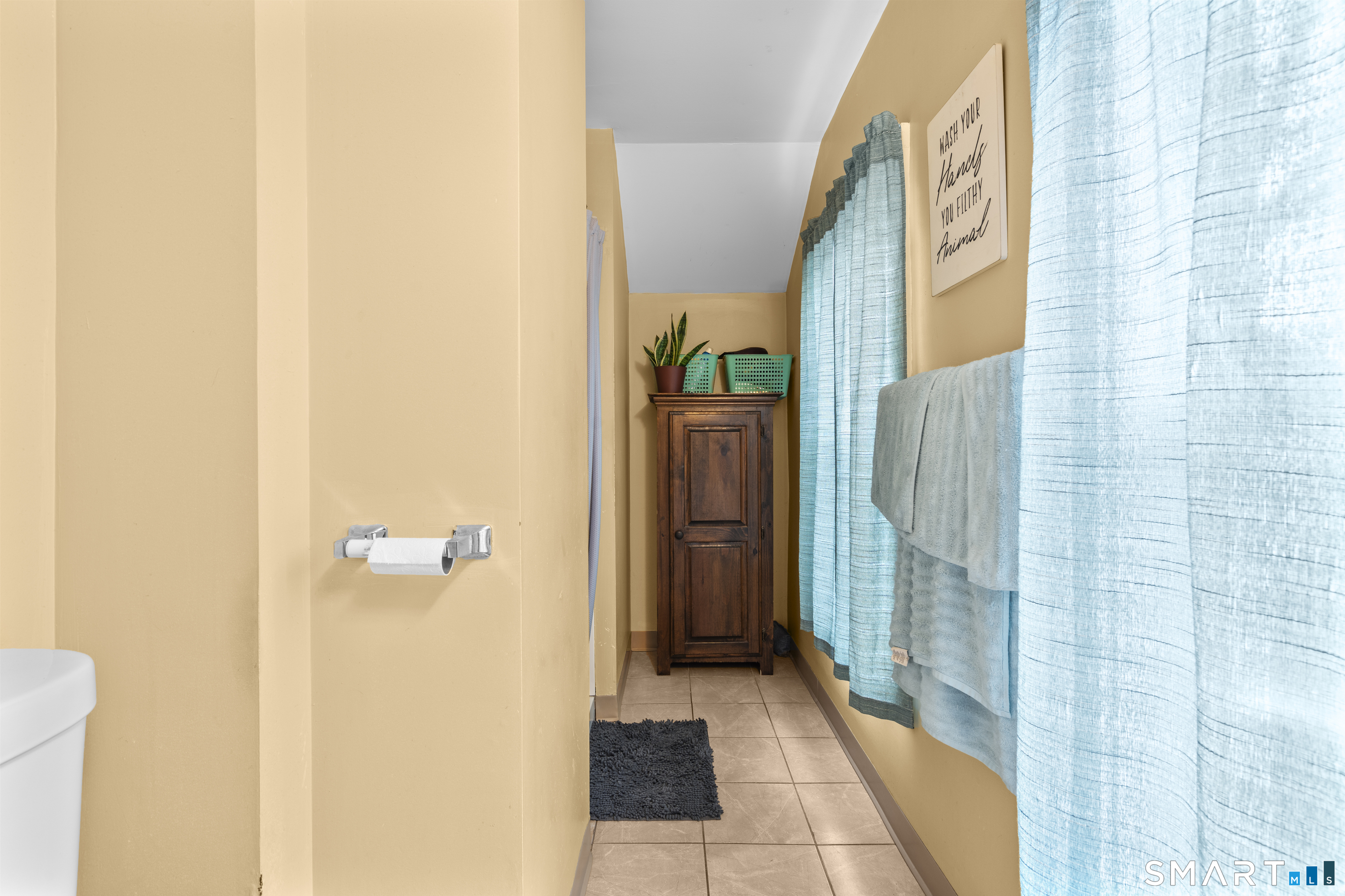 148 Pleasant Street Enfield, CT 06082 - Photo 4 of 40