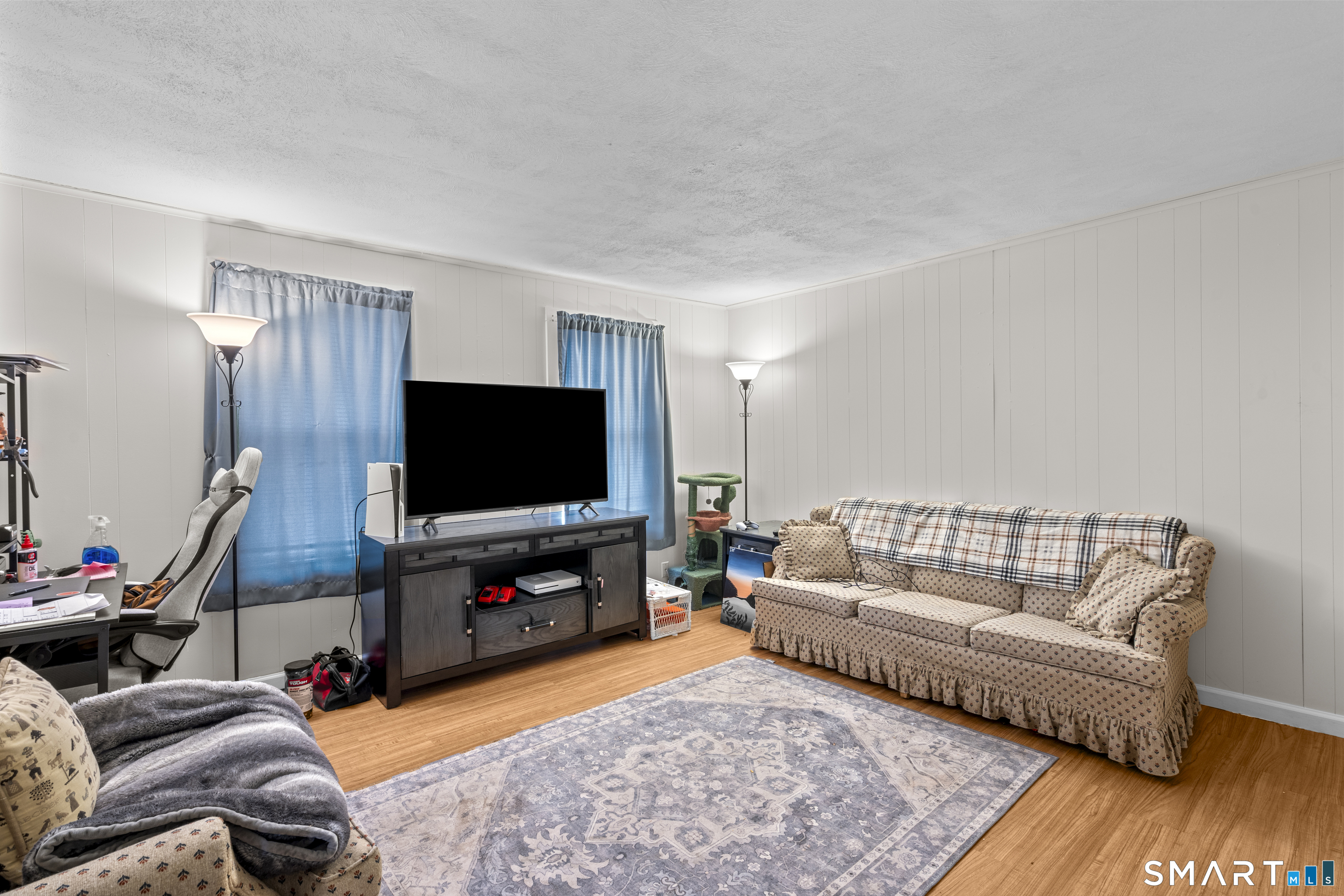 148 Pleasant Street Enfield, CT 06082 - Photo 5 of 40