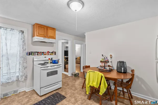 $500,000 | 148 Pleasant Street, Enfield, CT 06082