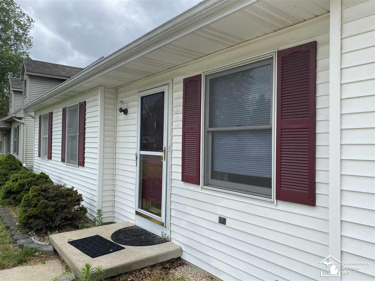 7235 Douglas Road Lambertville, MI 48144 - Photo 2 of 22