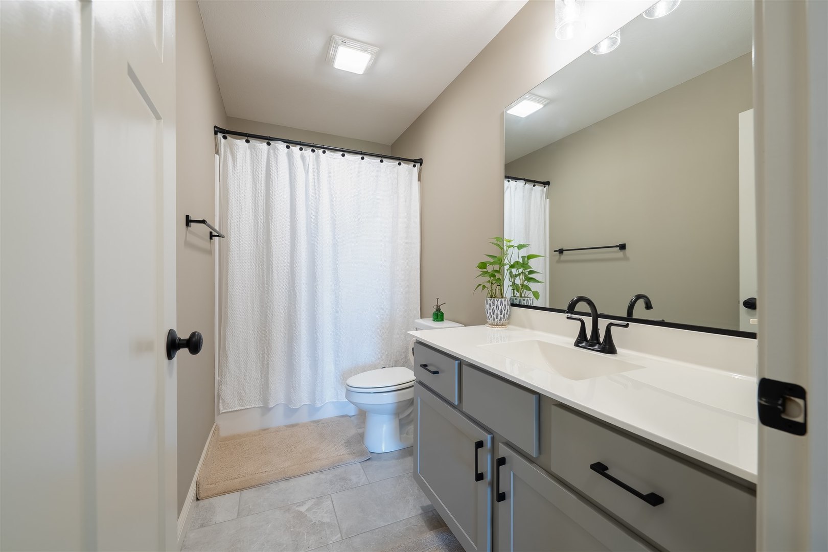2512 Savanna Road Bloomington, IL 61705 - Photo 21 of 31 a bathroom with a sink a toilet and shower