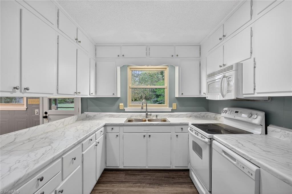 113 Green Valley Road Greensboro, NC 27403 - Photo 16 of 45