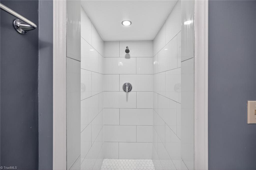 113 Green Valley Road Greensboro, NC 27403 - Photo 27 of 45