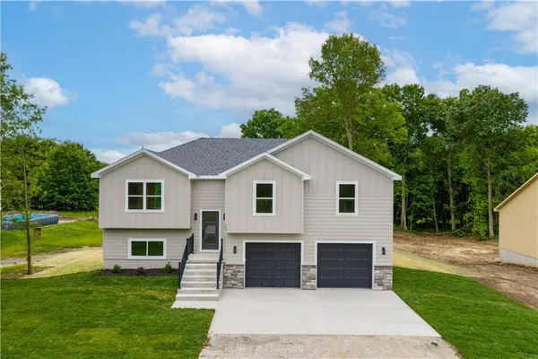 $385,000 | 303 Northeast 51st Road, Warrensburg, MO 64093