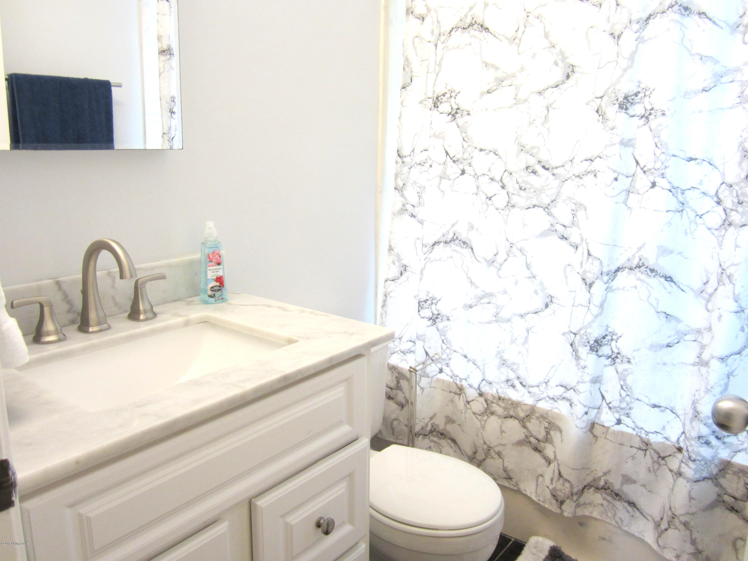 2637 Alanmede Road Louisville, KY 40205 - Photo 21 of 29 Bath