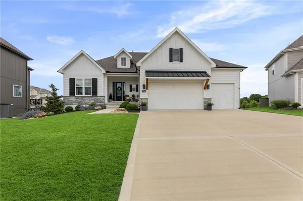$925,000 | 13344 West 147th Street, Olathe, KS 66062