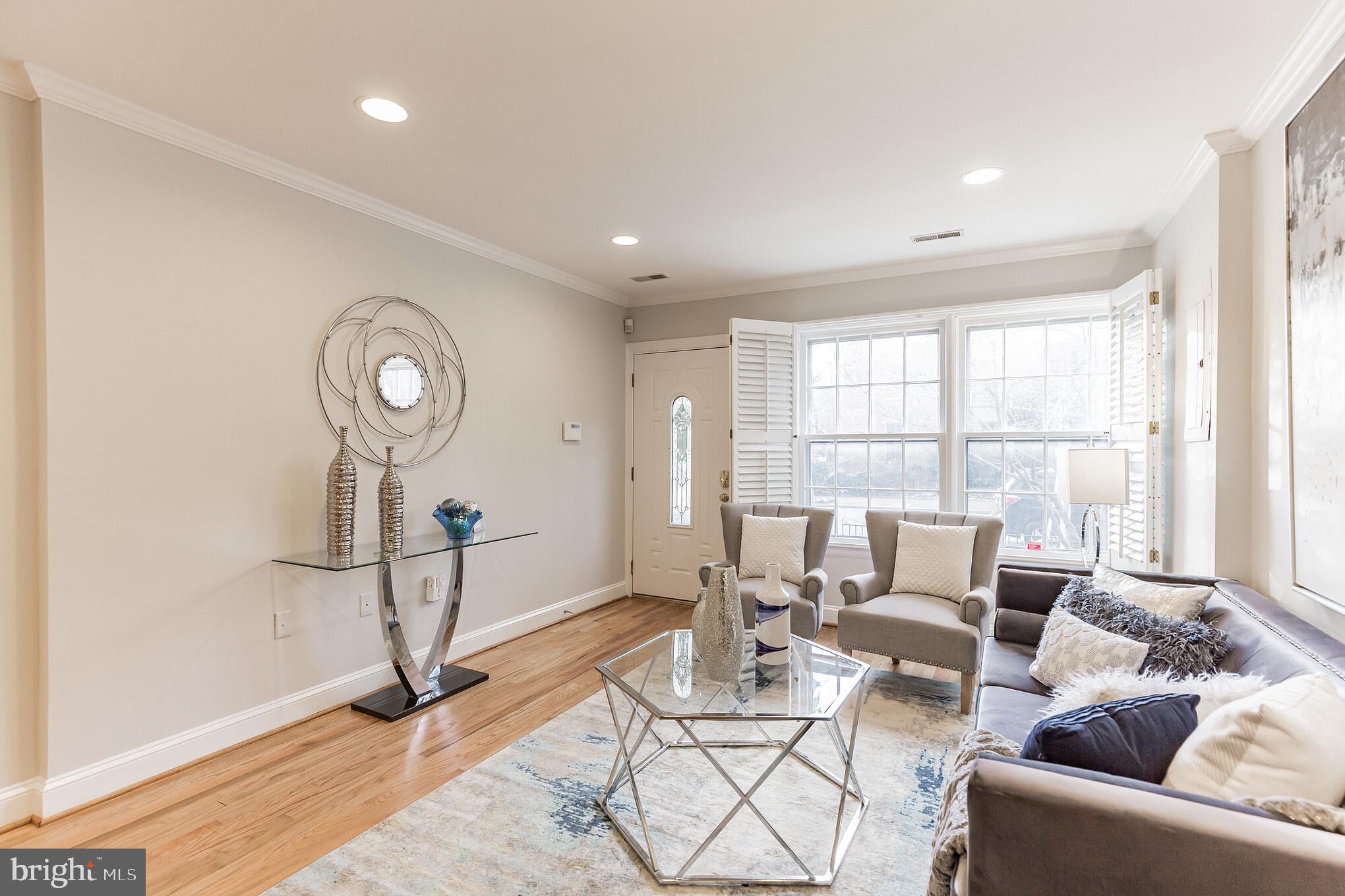 250 9th Street Southeast Washington, DC 20003 - Photo 3 of 43 Gallery Image 3