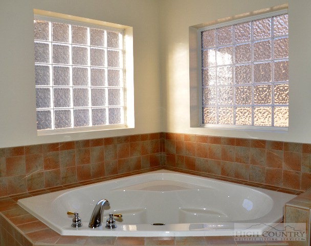 250 Bower Calloway Road Jefferson, NC 28640 - Photo 5 of 22 Gallery Image 5