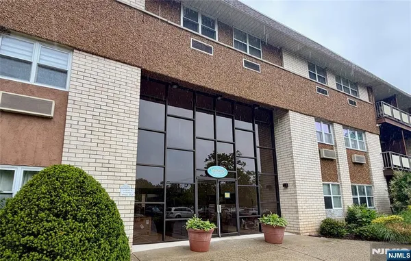 $2,700 | 1111 River Road, Unit F 1, Edgewater, NJ 07020