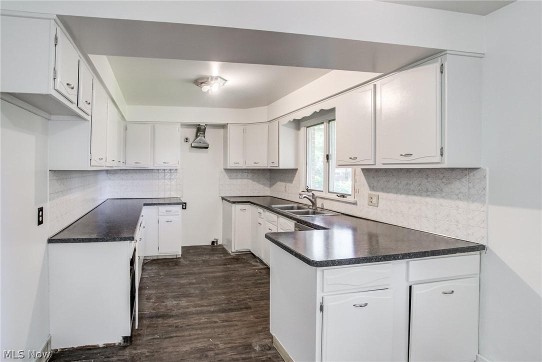 18212 Cornwall Road Cleveland, OH 44119 - Photo 5 of 22