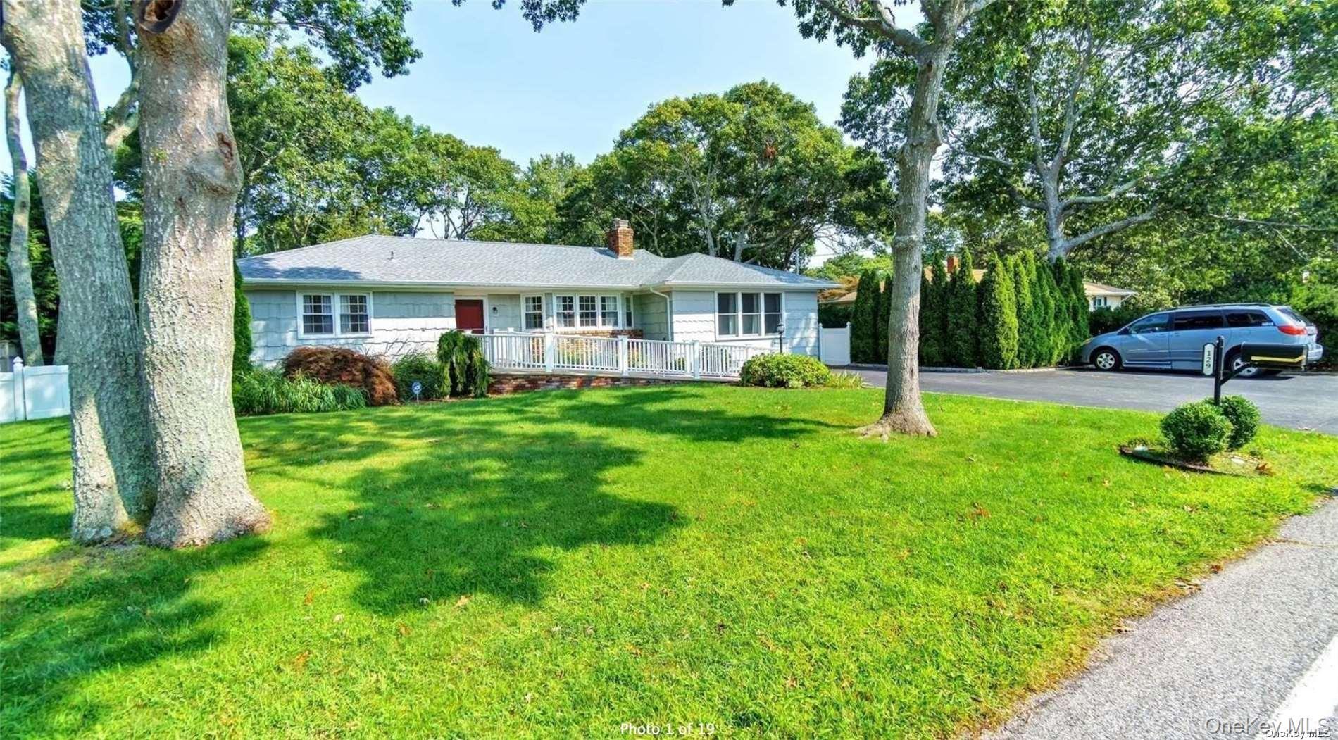 129 Lynncliff Road Hampton Bays, NY 11946 - Photo 4 of 24 Gallery Image 4