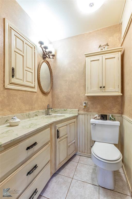 48 Poverty Point Circle Abilene, TX 79601 - Photo 19 of 35 a bathroom with a granite countertop toilet sink and mirror