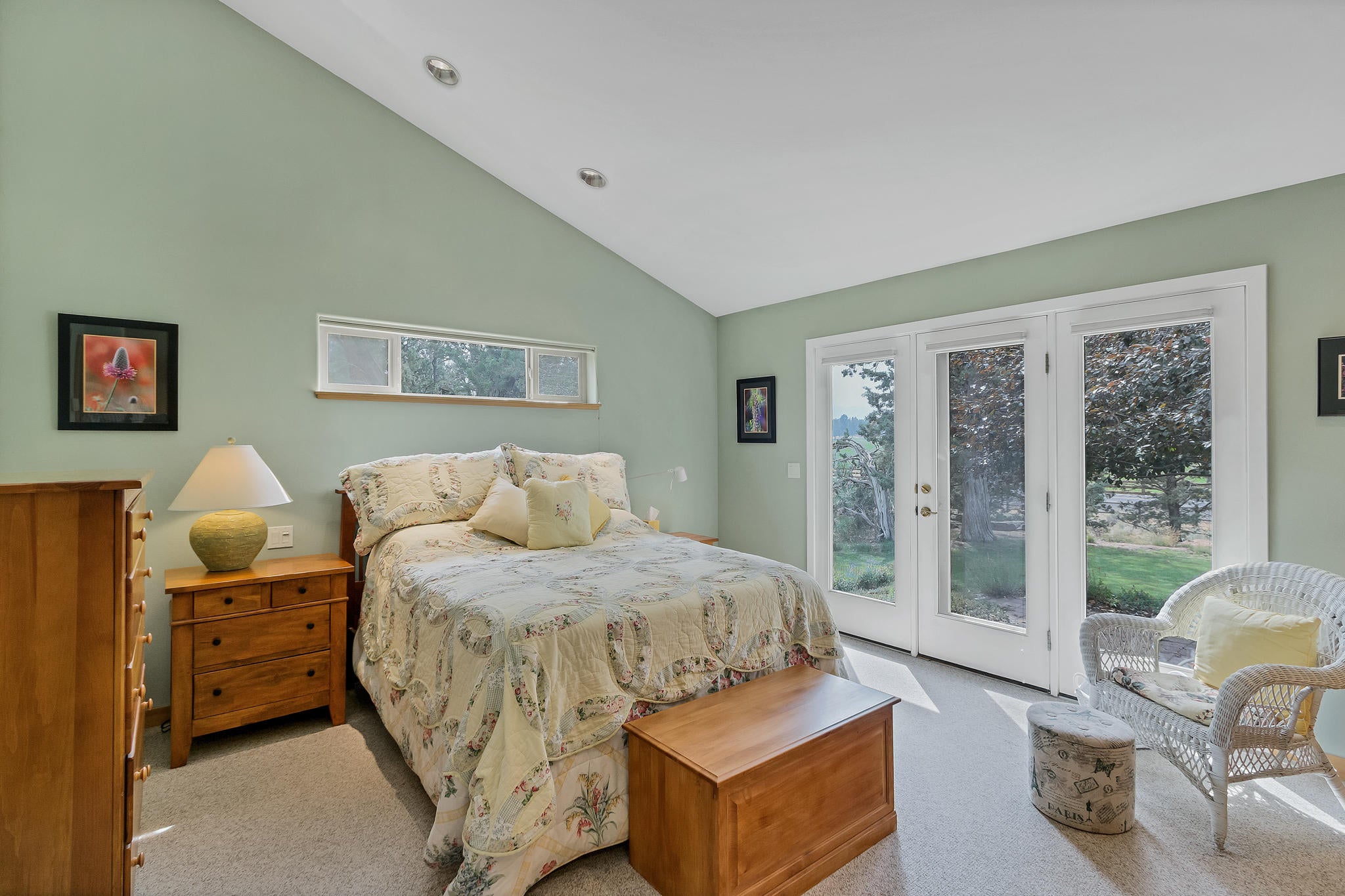 65764 Tweed Road Bend, OR 97703 - Photo 41 of 54 Master bedroom