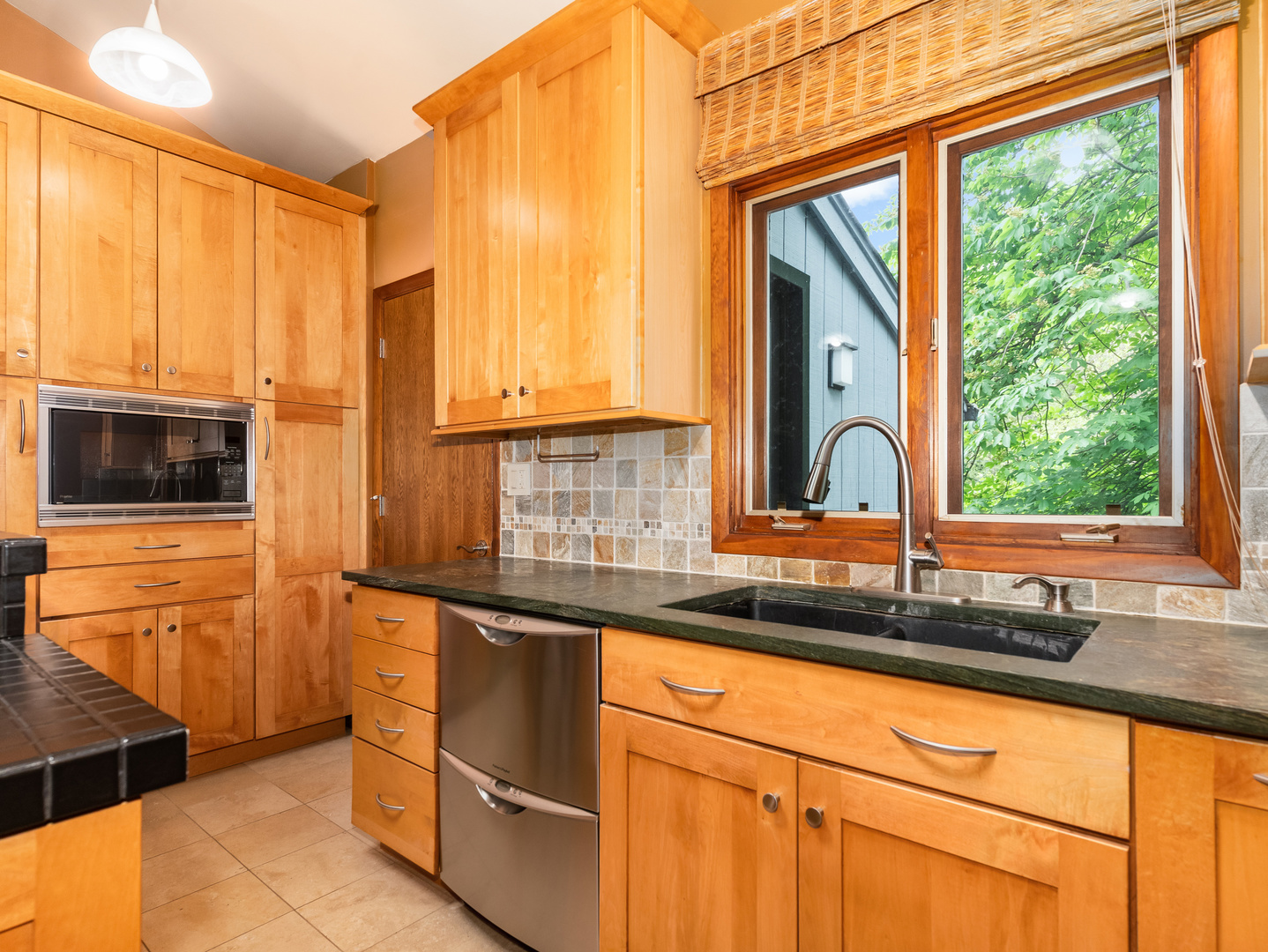 1925 Pine Road Lisle, IL 60532 - Photo 12 of 51
