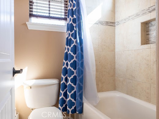 549 Palomar Circle Lompoc, CA 93436 - Photo 20 of 58 a bathroom with a toilet and a shower curtain