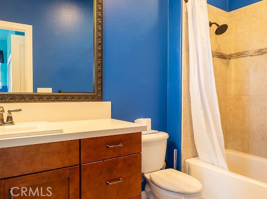 549 Palomar Circle Lompoc, CA 93436 - Photo 22 of 58 a bathroom with a sink a toilet and shower