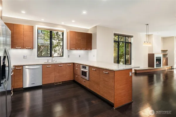 $6,200 | 10410 Northeast 12th Street, Unit 106, Bellevue, WA 98004