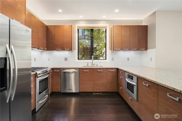 $6,200 | 10410 Northeast 12th Street, Unit 106, Bellevue, WA 98004