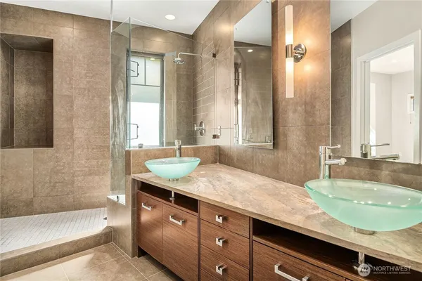 $6,200 | 10410 Northeast 12th Street, Unit 106, Bellevue, WA 98004
