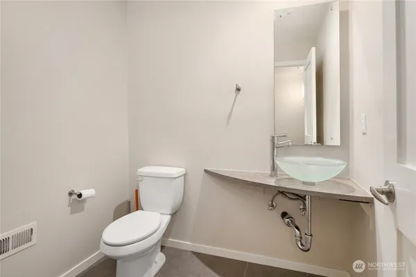 $6,200 | 10410 Northeast 12th Street, Unit 106, Bellevue, WA 98004